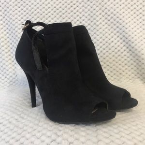 Size 7M women’s high heels